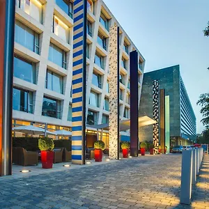 radisson-blu-media-harbour-hotel-dusseldorf.dusseldorf-hotel.net/